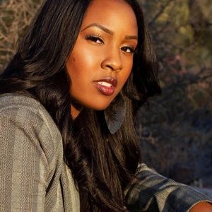 Meet your Posher, Valeisha